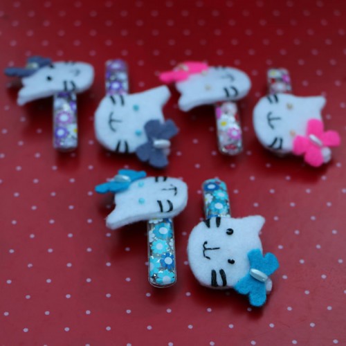 Multicoloured hello kitty felt hair pins